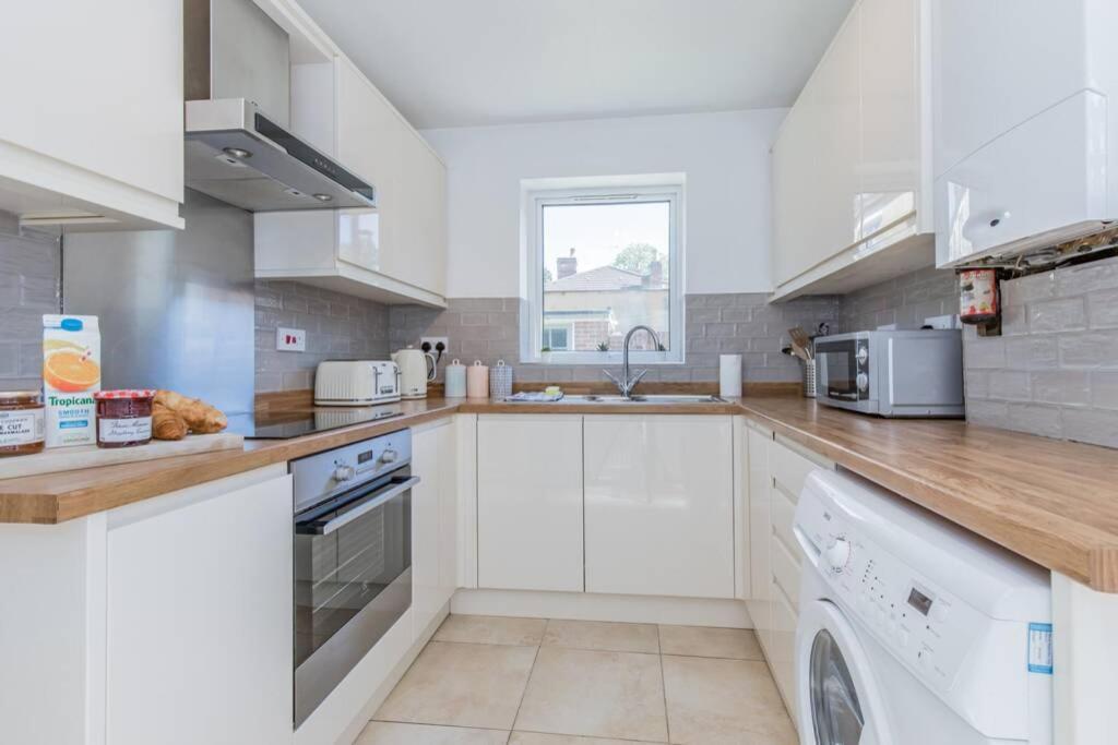 Stylish Townhouse In The Heart Of Summertown Oxford Bagian luar foto